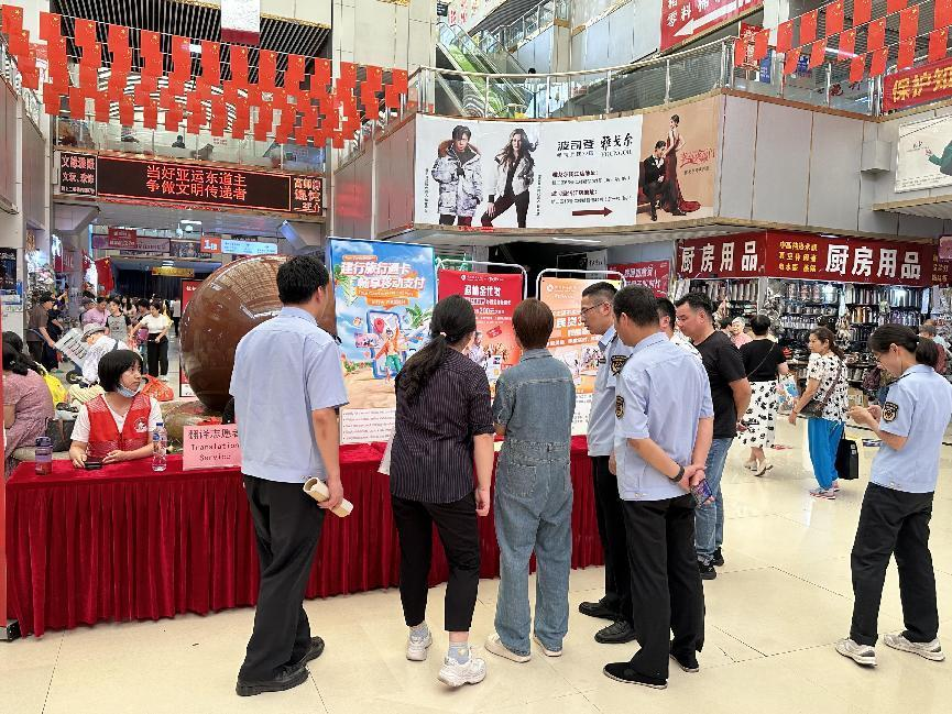 荆门市市场监督治理局市场所同监督治理处李怀洲一行走访钱江商城发展国庆节前安全出产大查抄