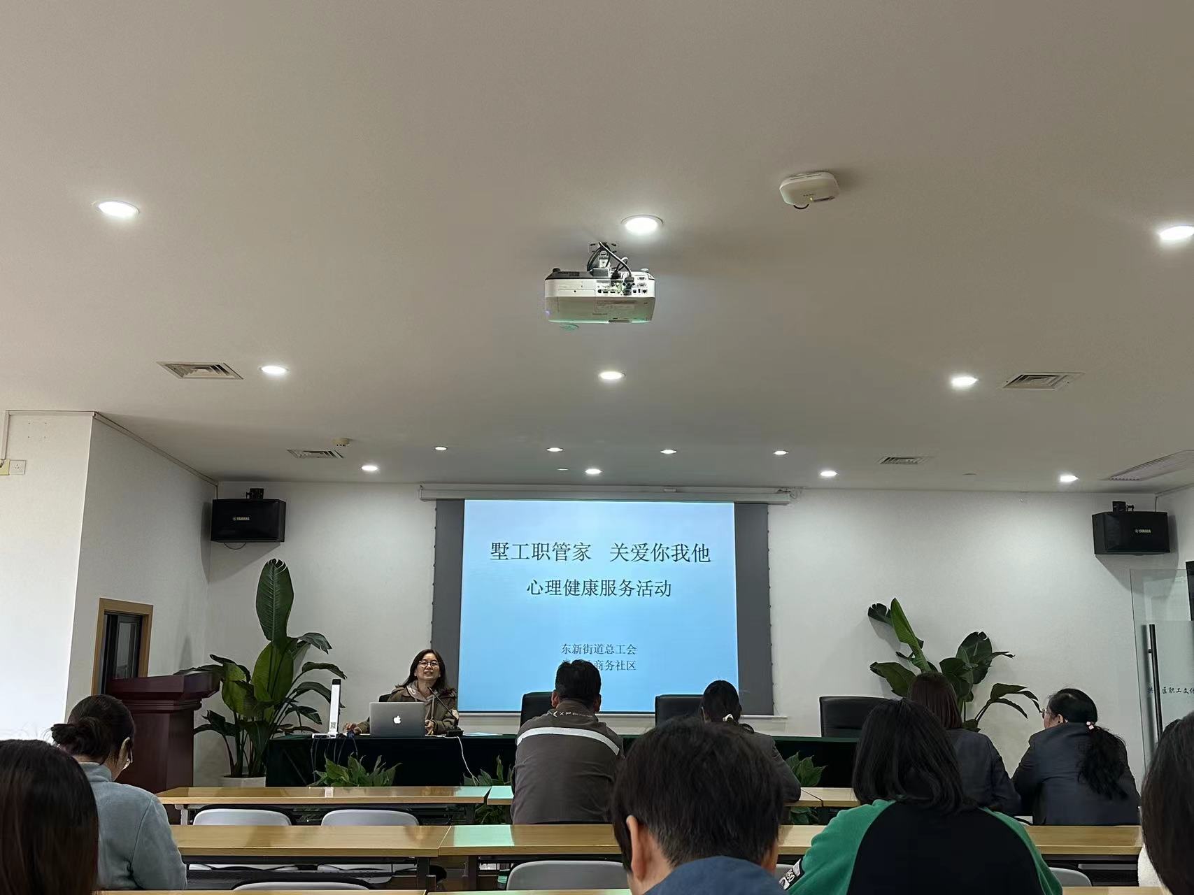 水晶城参与墅工职管家—生理；逝嘌