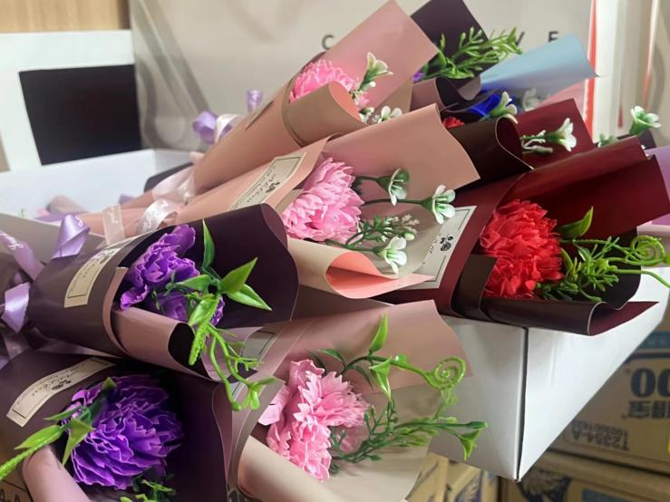 mg冰球突破文创集团发展“送你一朵幼花”女神节活动
