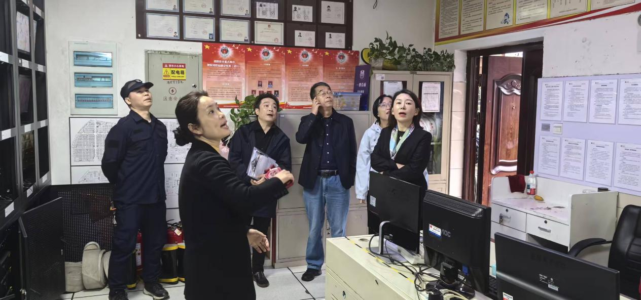 钱江商城迎接大关街路节前消防安全查抄，全力筑牢节日“防火墙”