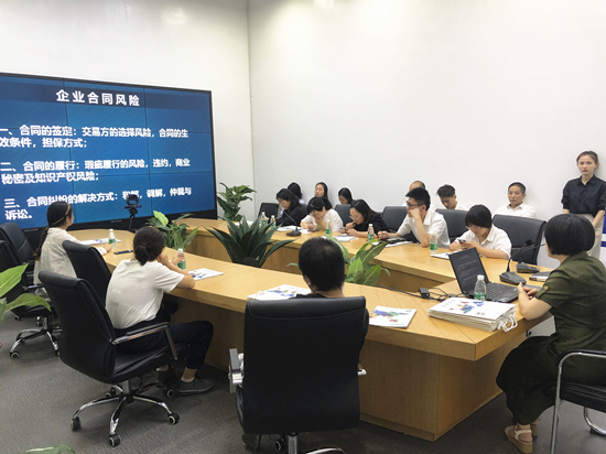 mg冰球突破文创集团积极发展“讲座进园区”活动