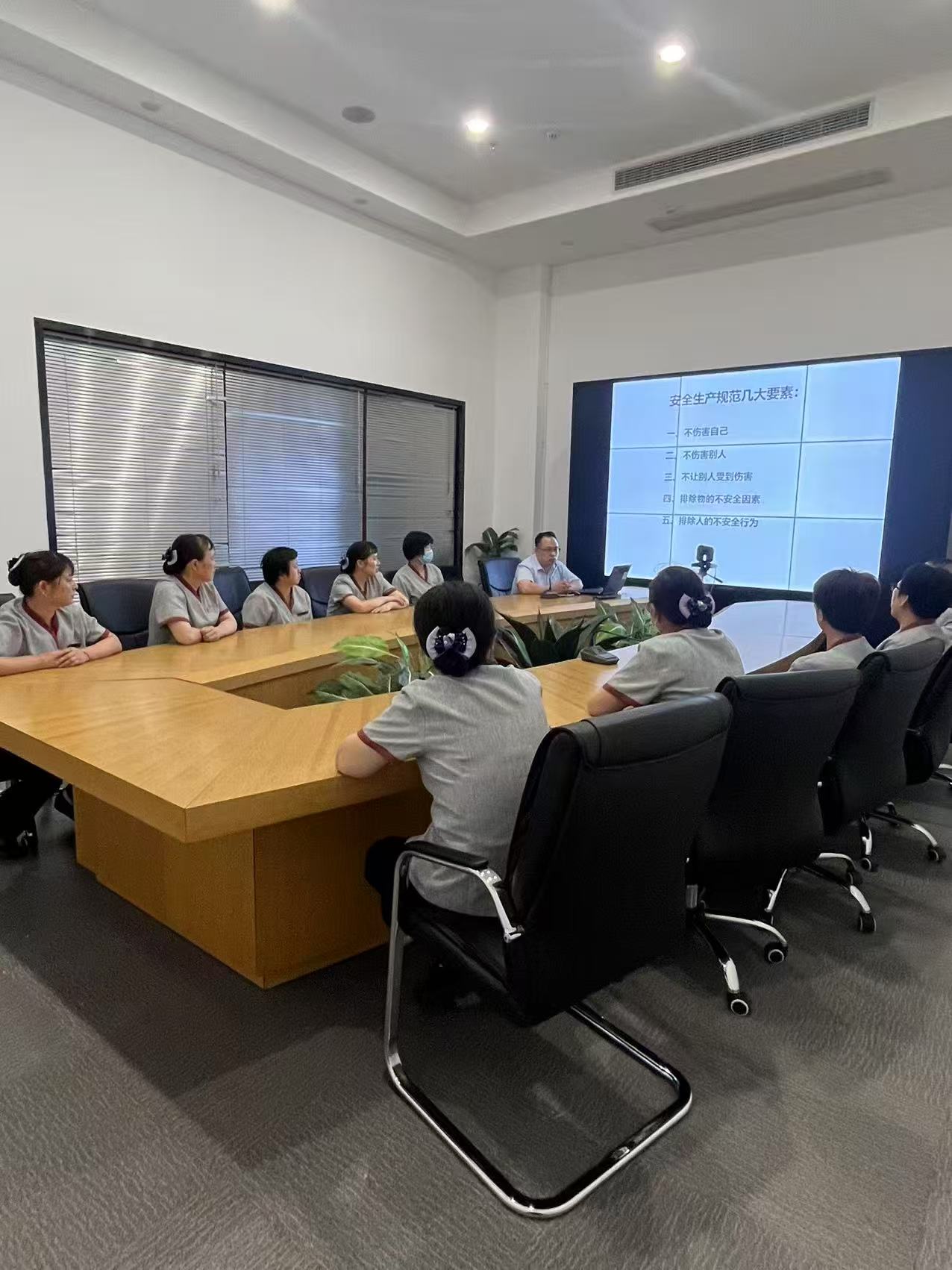 人人讲安全，个个会应急——mg冰球突破文创集团扎实发展“安全出产月”系列活动