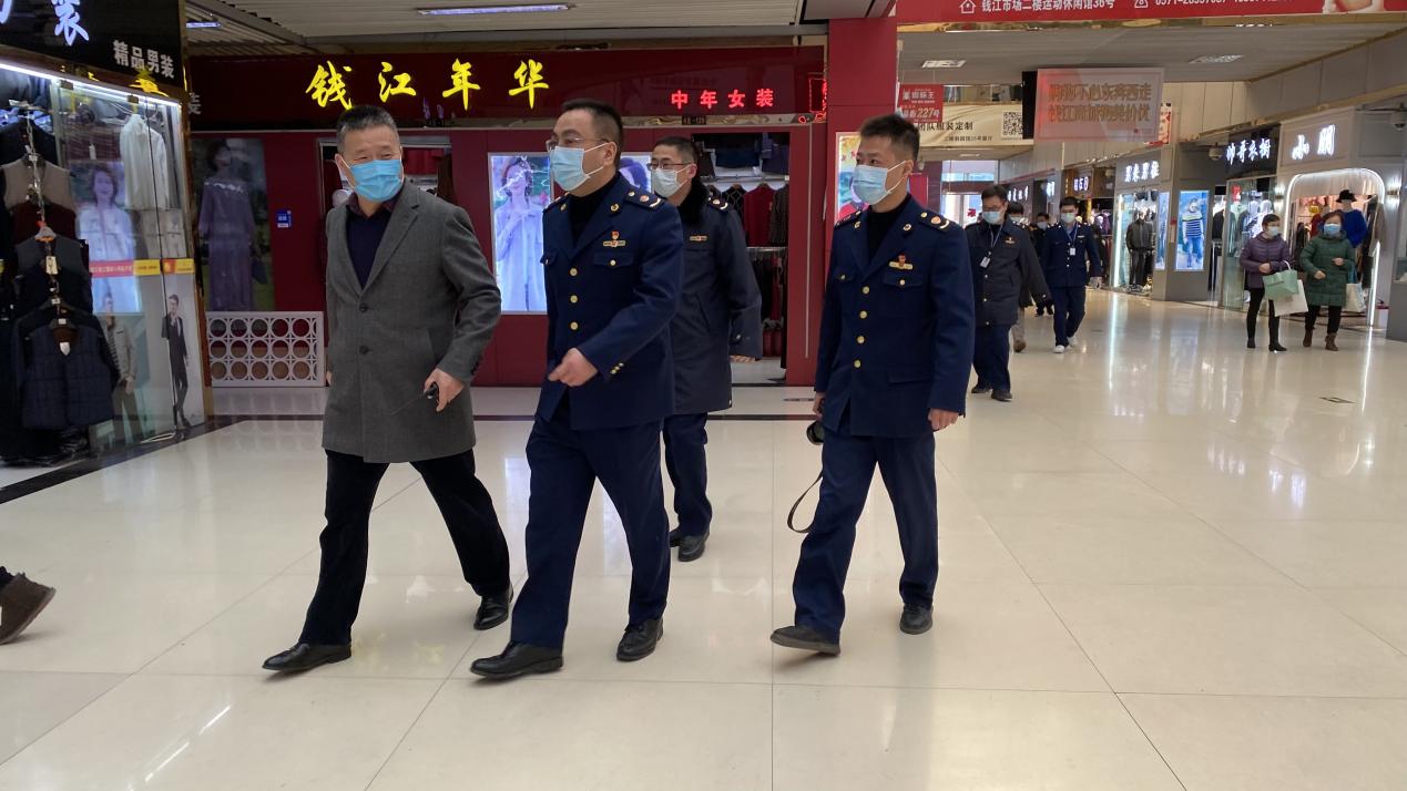 拱墅区市场监管局赵斌局长莅临钱江商城发展进口商品疫情防控领导工作