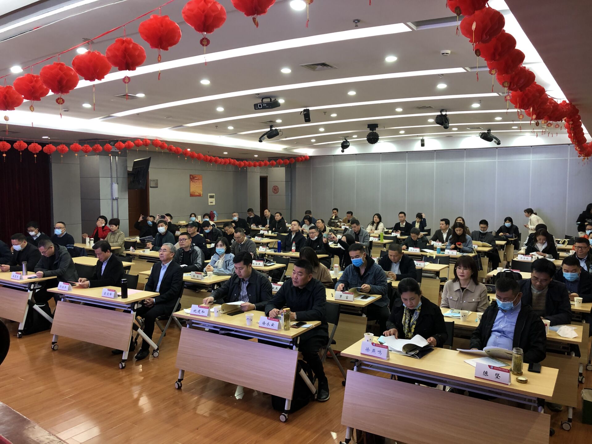mg冰球突破幼贷高管赴武汉大学进建