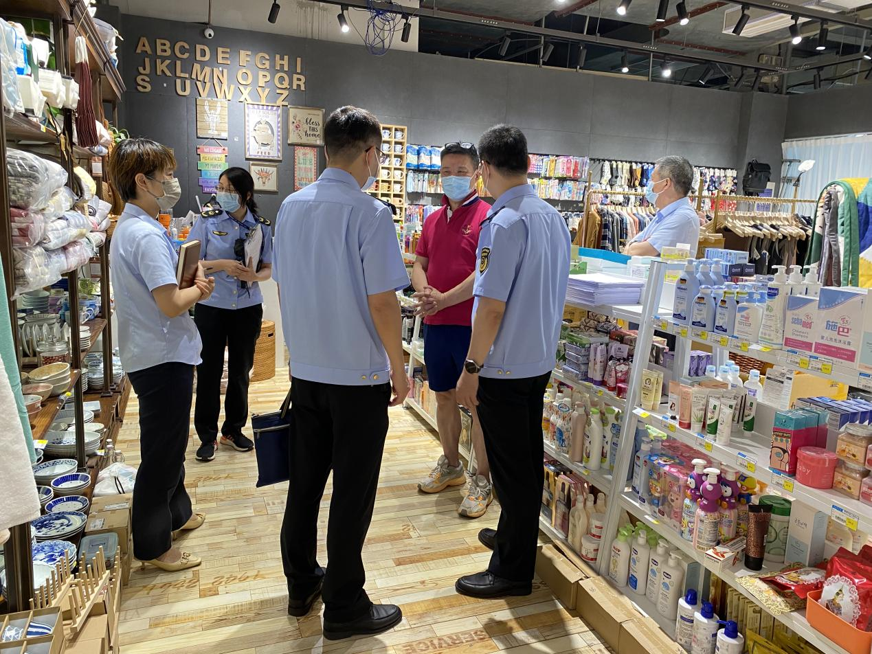 荆门市市场监督治理局陈丹坚副局长走访钱江商城查抄疫情防控工作