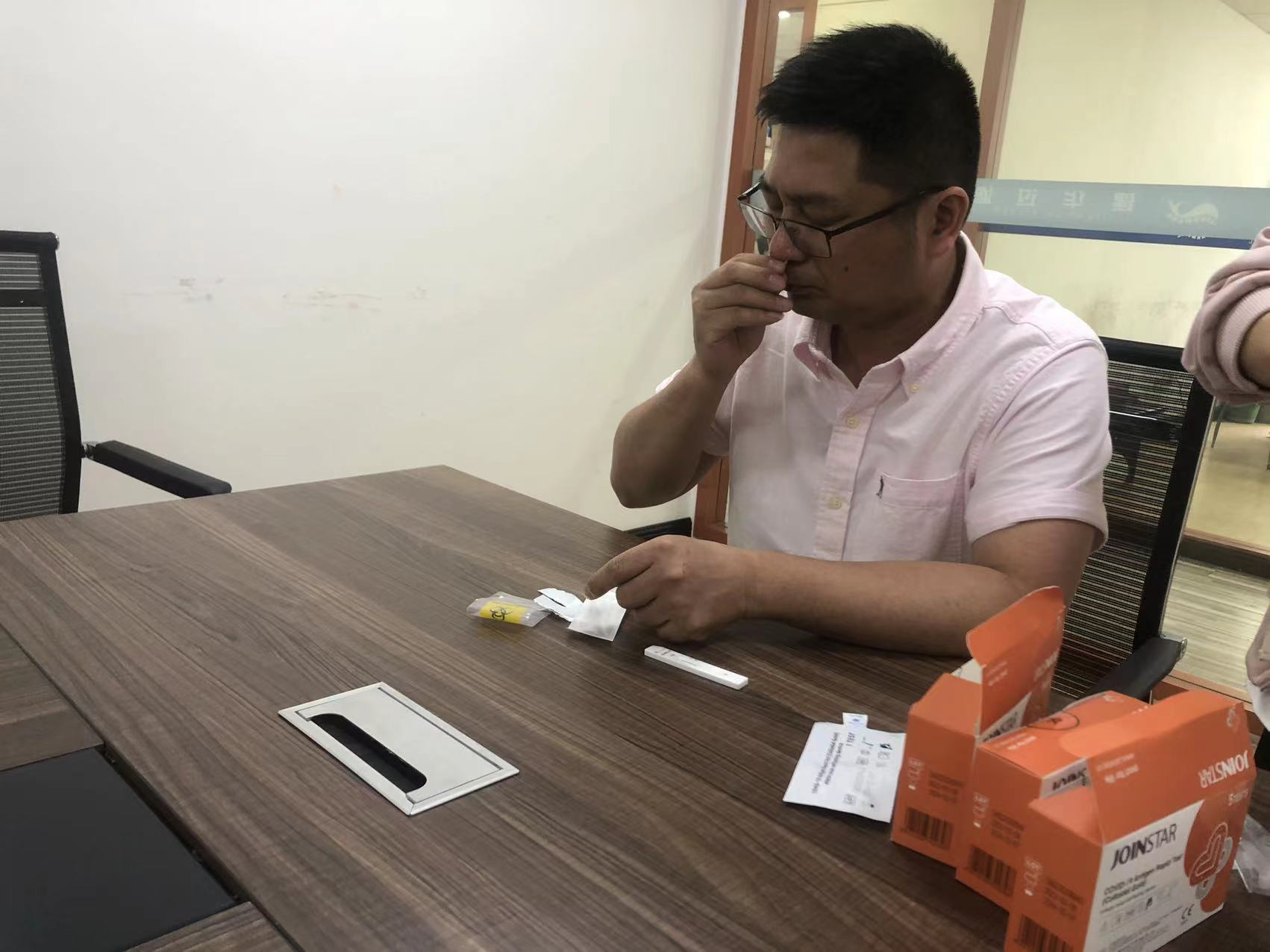 积极响应 全员核酸——mg冰球突破过滤机有限公司组织全员参加