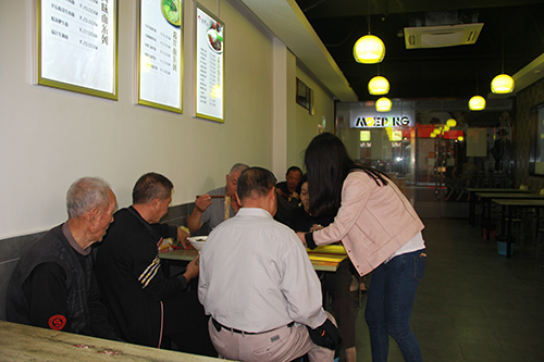 20151021沉阳节送长命面活动2.jpg
